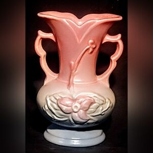 Hull pottery flower form vase